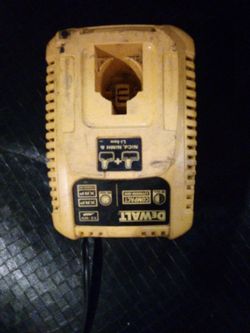 DeWalt Compact Charger