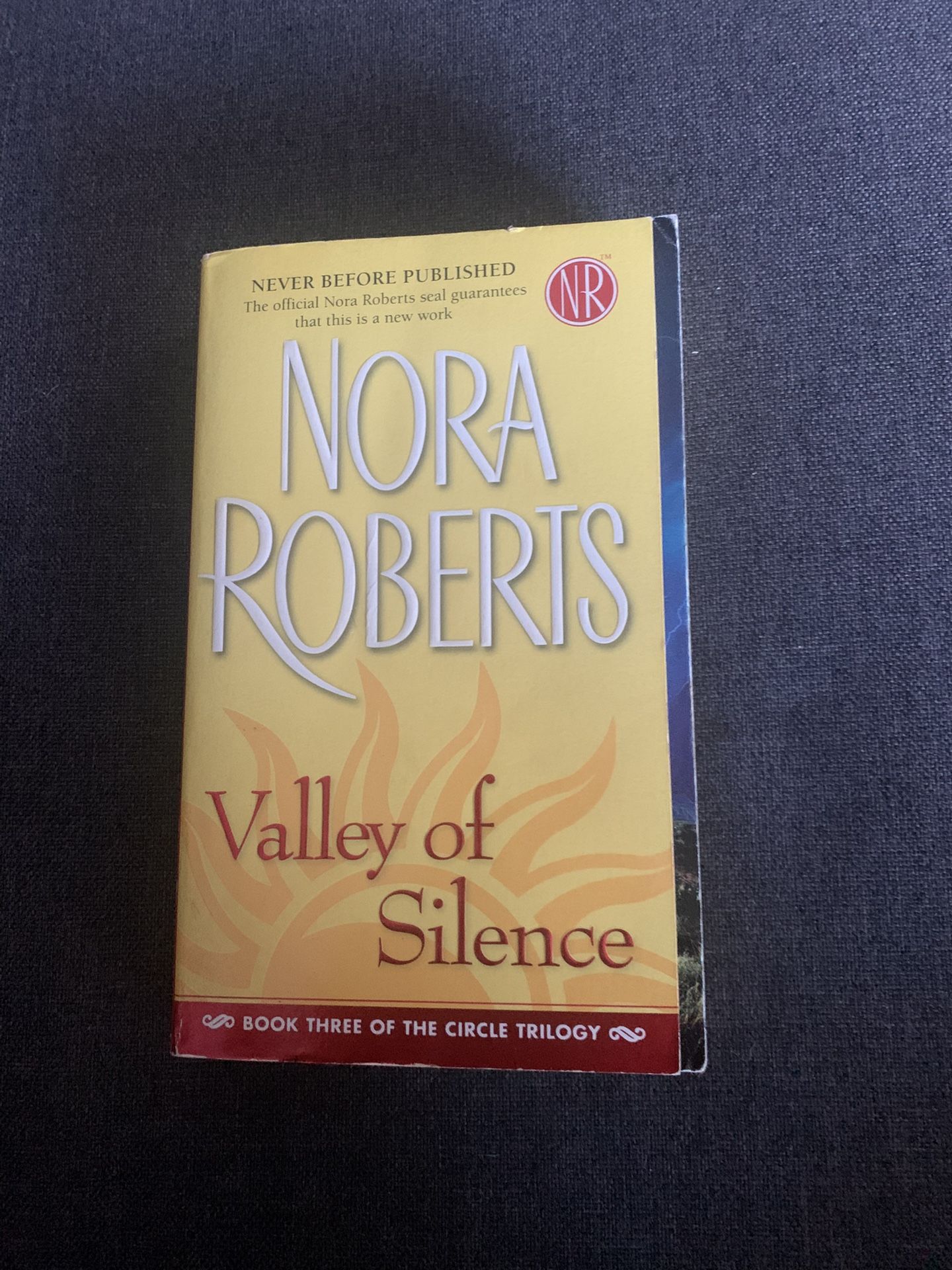 Nora Roberts 'Valley of Silence' Book Three Of The Circle Trilogy