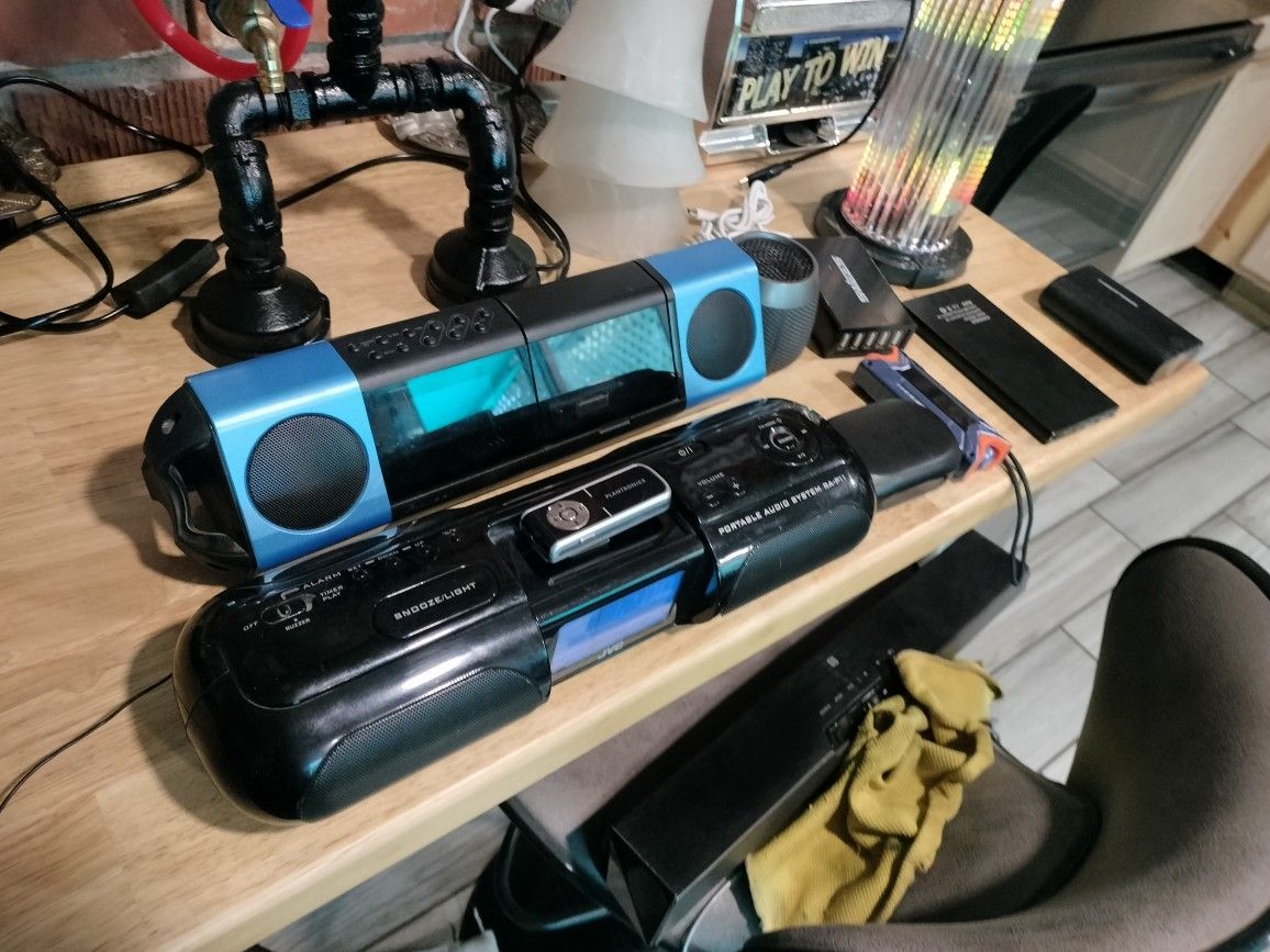 Electronics Lot Bluetooth Speakers Earphones,Clock Radios ,USB Battery Packs Chargers For Phone Aux Inputs Working Led Tower Speaker Jvc Pioneer