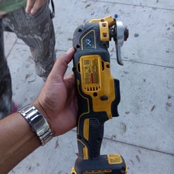 DEWALT DCS356B 20V Max XR Oscillating Multi-Tool, Variable Speed, Tool Only