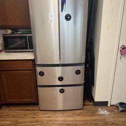 Refrigerator 