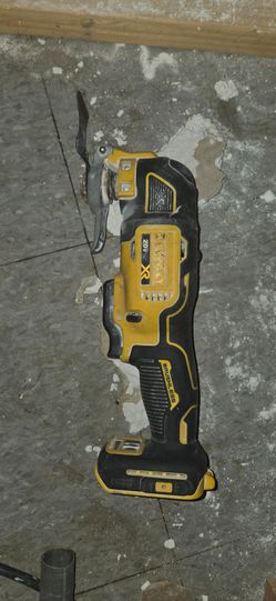 DEWALT 20V XR Brushless Oscillating Multi-Tool