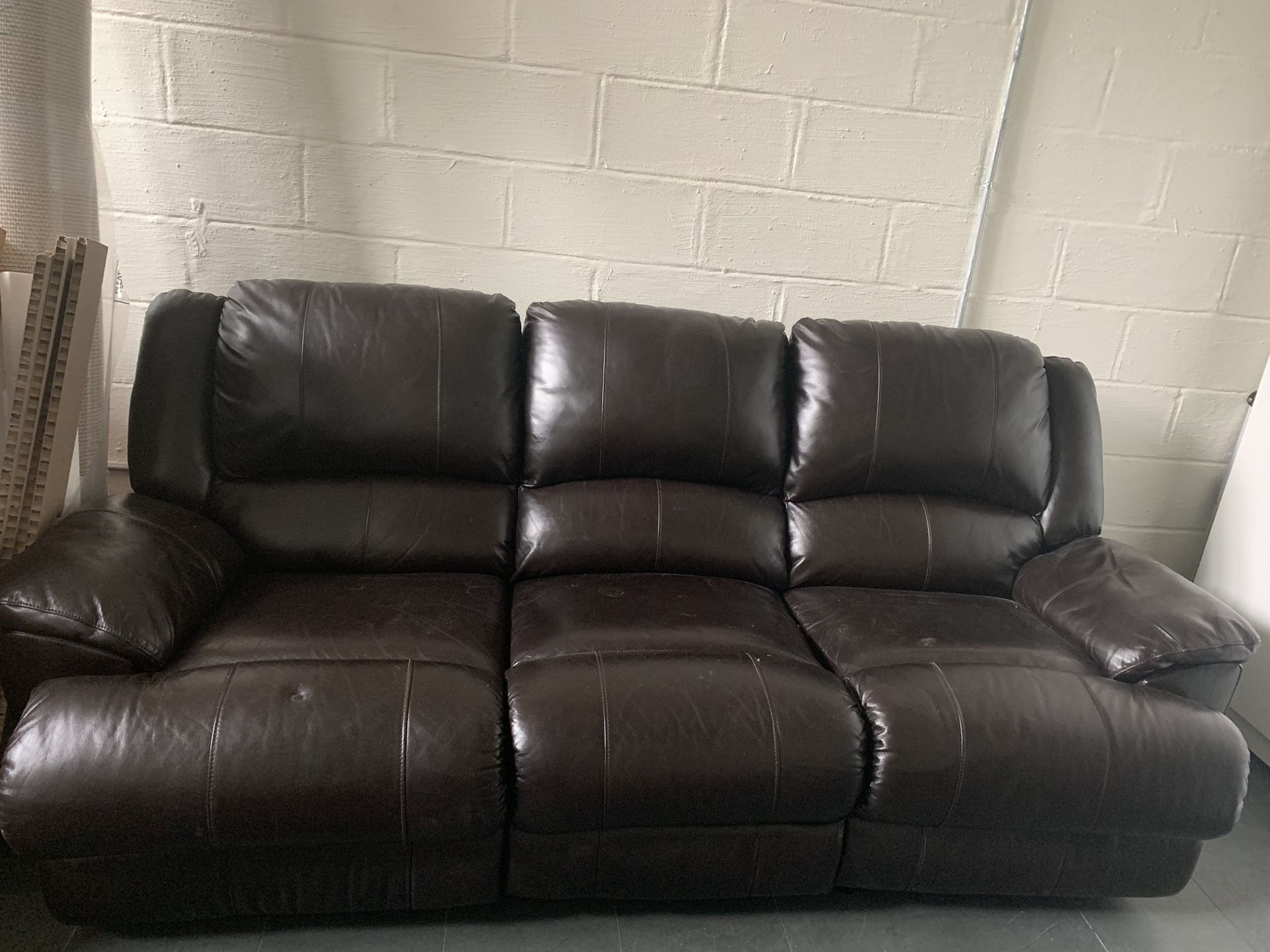 RECLINING LEATHER COUCH-JENNIFER CONVERTIBLES