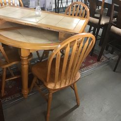 Round Expandable Dining Table With 4 Chairs