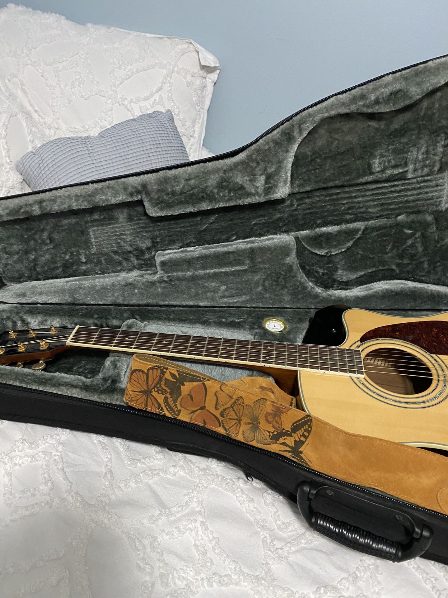 Fender Acoustic Guitar- DH200SCE