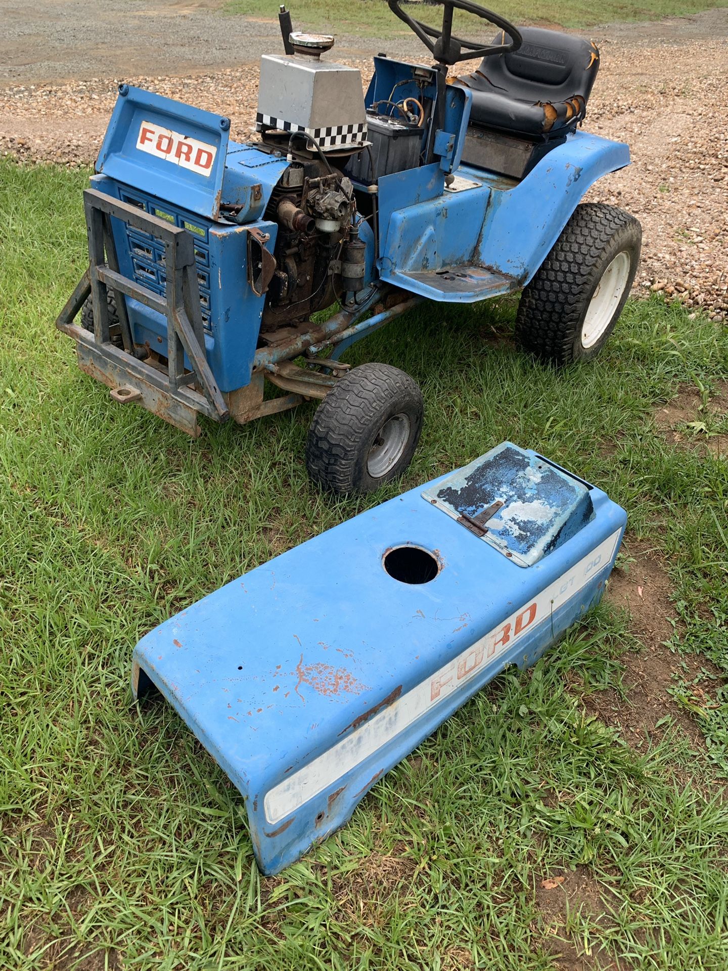 Ford lawn Pull tractor Lgt 100