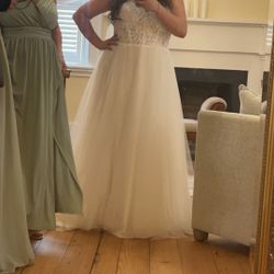 David’s Bridal Wedding Dress Color Ivory Original Price $1,500 Asking $500