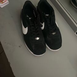 NIKE CORTEZ BLACK SHOE SIZE 11
