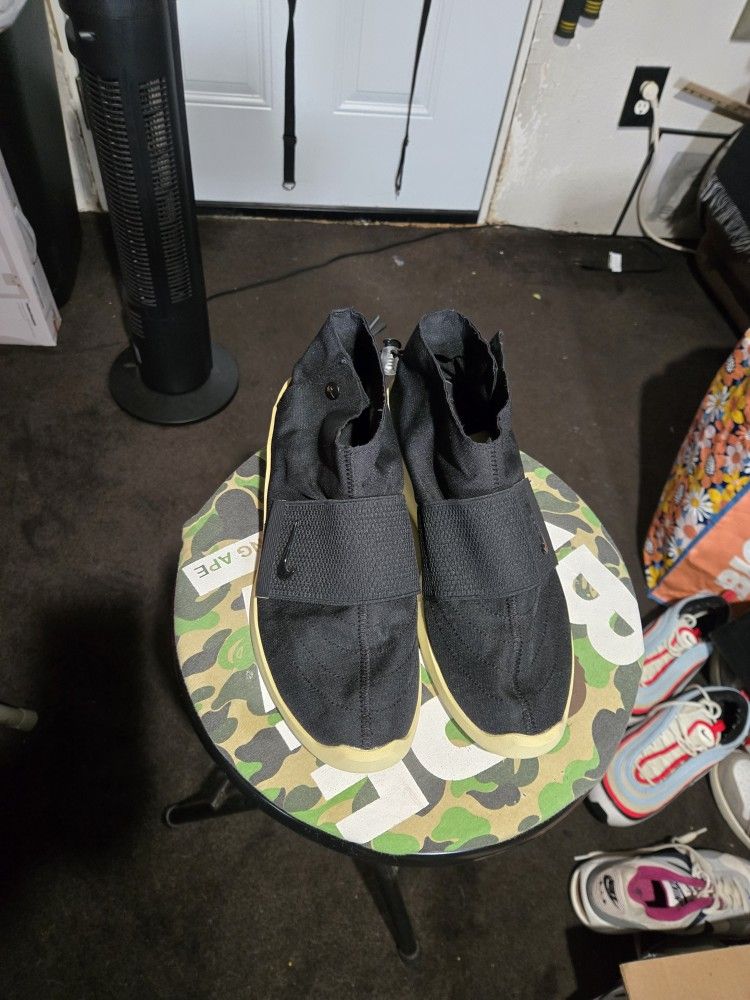 Nike Air Fear Of God Moccasin
Black Men's Size 8.5 Or Women's Size 10 Excellent Condition Rare Shoe