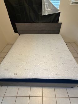 Sleepy's by Sealy King Mattress - 10" Medium - Like New