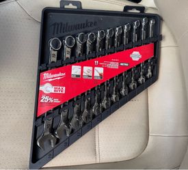 Milwaukee wrench set