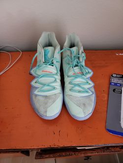 Kyrie 5 Squidwards Size 13