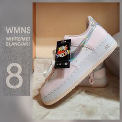 Size 8 Women's Nike Air Force 1 07