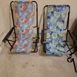 2 Folding Beach Chairs