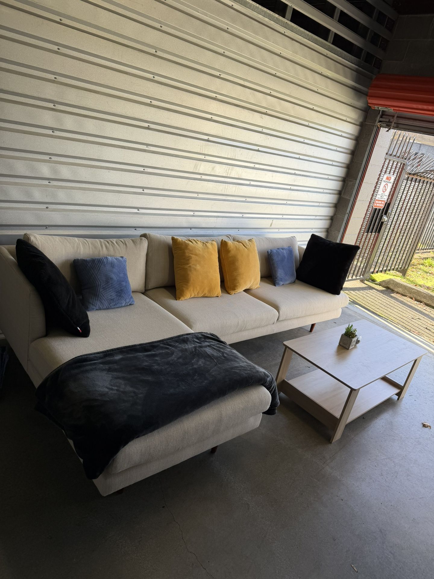 FREE DELIVERY 🚚- Beautiful Beige Sectional Couch