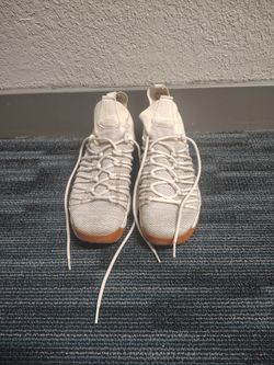 Kevin Durant Cream basketball shoes