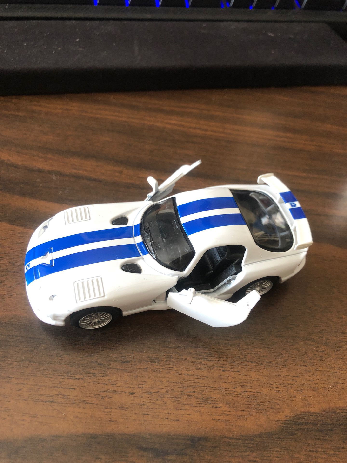 Toy Car Maisto Dodge Viper GTS CHRYSLER CORPORATION