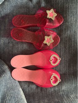 Melissa and Doug play shoes