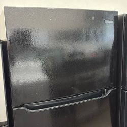 New Black Frigidaire Apartment Side 18 Cubic Feet 