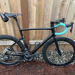 CUSTOM CYCLING ROAD BIKE