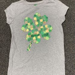 Girls size 10/12 shimmery green and gold 4 leaf clover St Patrick’s Day shirt
