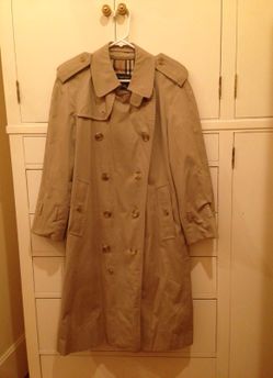 Men’s Burberrys Trench Coat