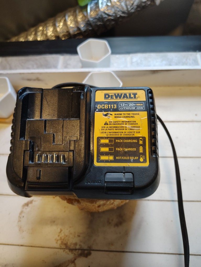 DeWalt 12 To 20 Volt Max Battery Charger Single Port