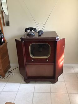 Vintage 1950s Silvertone TV With LED Screen