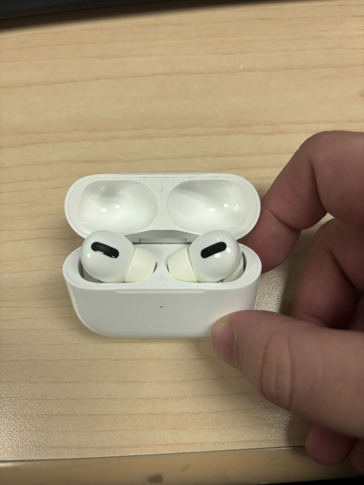 AirPod Pro (Lightning)