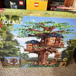 RETIRED LEGO Ideas #21318 Tree House