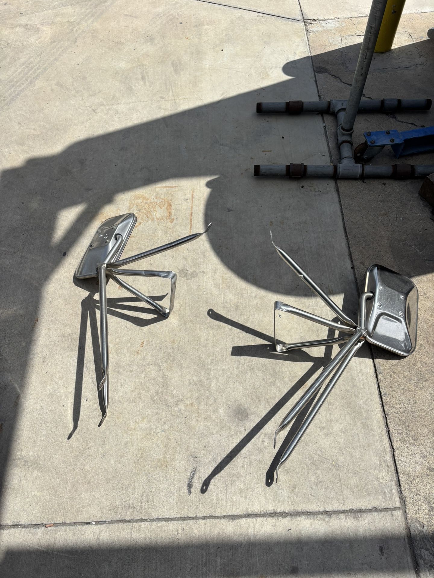 2004 GMC 3500. Tripod Mirror Pair
