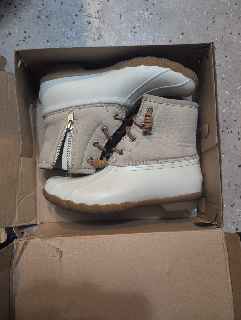 Sperry Saltwater Ivory Boots 6.5 Women's