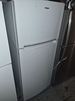 Whirlpool Top-Freezer Refrigerator White