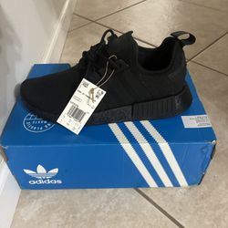Adidas NMD R1 Triple Black! New In box, men’s size 8