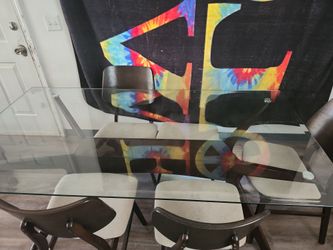 Glass dinning kitchen tabe