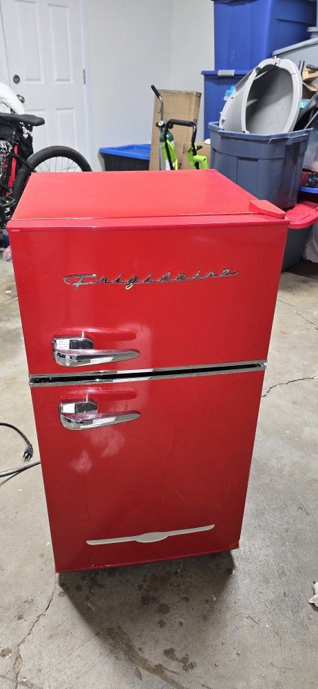 Mini Fridge 