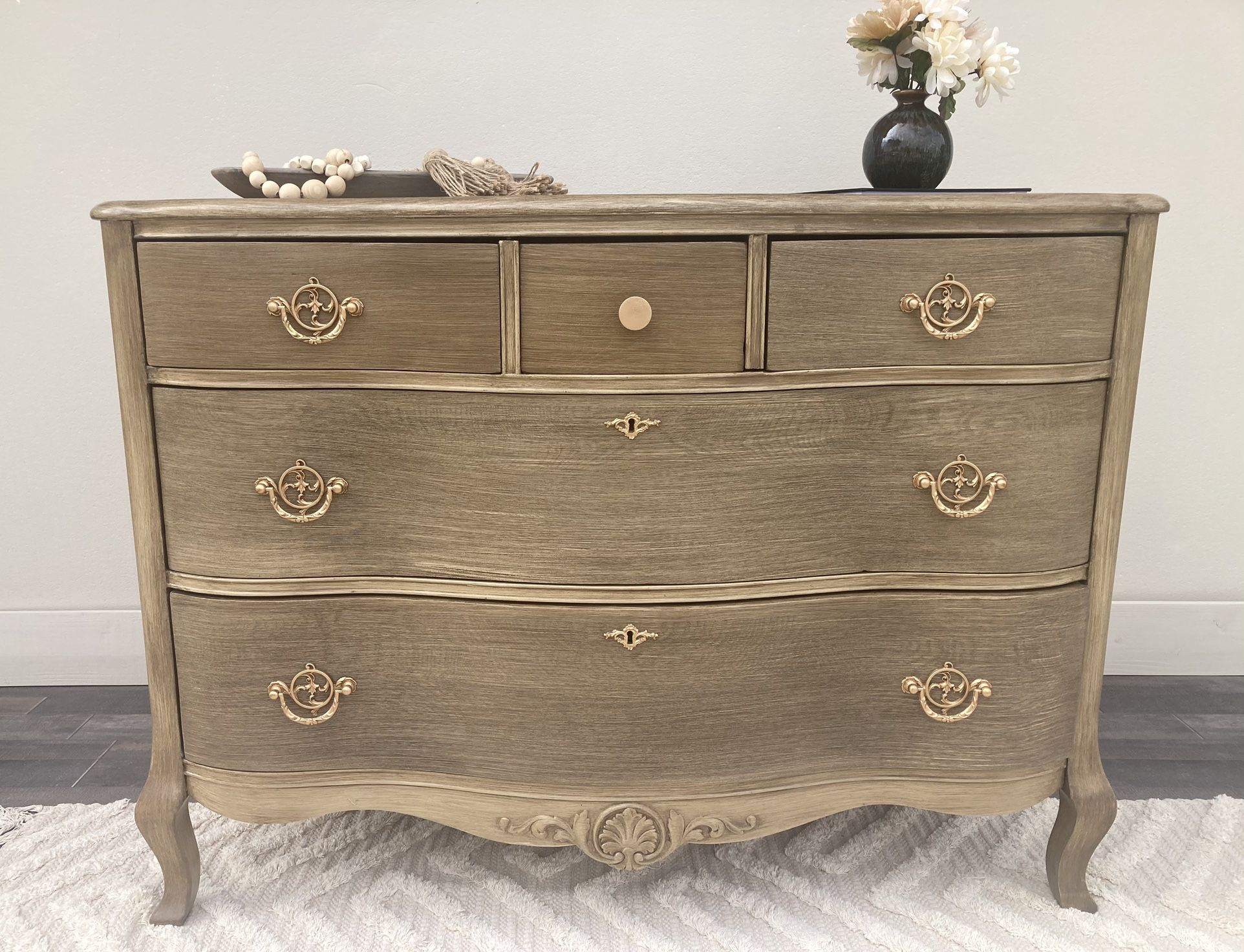 Beautiful Solid Wood 5 Drawer Dresser/Credenza 