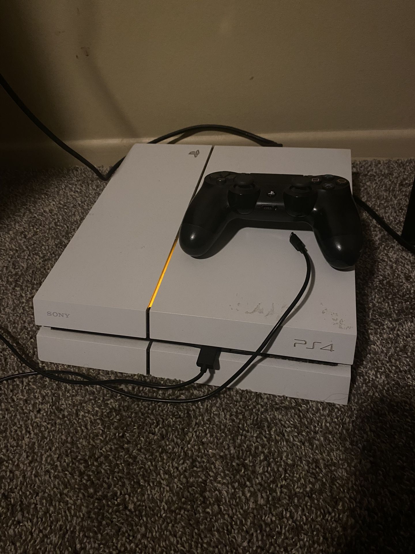 White PS4 (500GB) + Controller