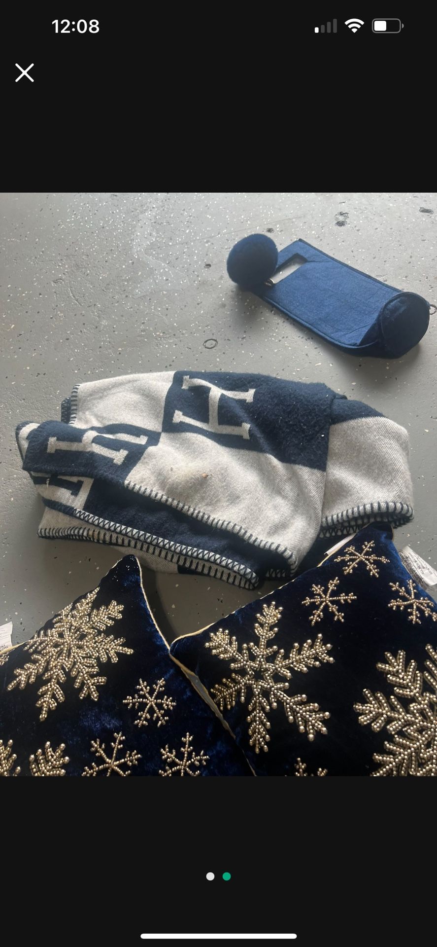 4 Piece Bundle 2 Small Pillows 1 Throw Blanket 1 bottle holder