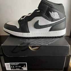 DS Jordan 1 Mid Panda Elephant 1s Men Sz11 