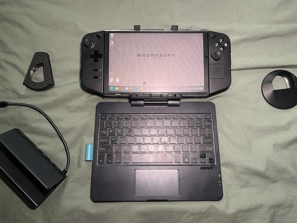 Lenovo Legion GO 8.8 (2TB SSD AMD Ryzen Z1 Extreme 3.3GHz 16GB RAM) Gaming