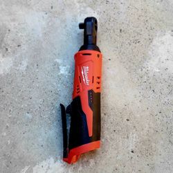 Milwaukee M12 Ratchet  ⅜