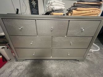 Silver 7-Drawer Dresser with Crystal Knobs