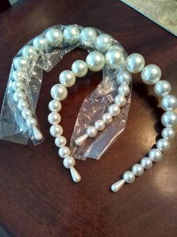 Pearls Headband.