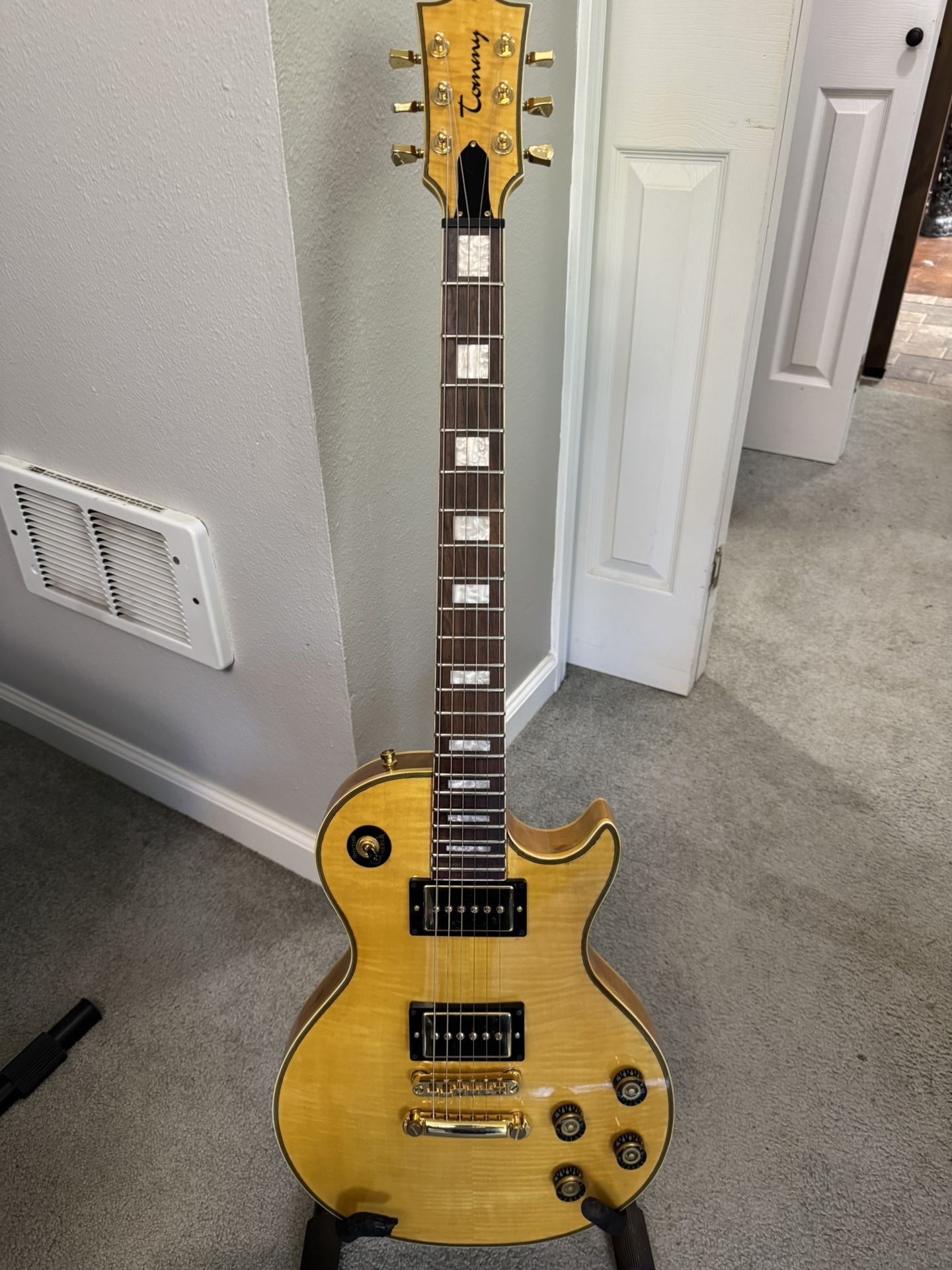 LP Style Guitar