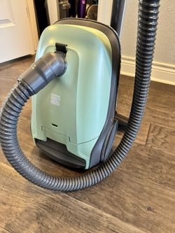Kenmore Canister Vacuum – Works Great, Clean, Minor Wear
