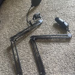 PODCAST MIC AND MIC STAND