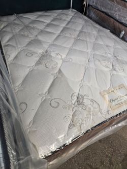 Brand New  !! Queen set  $199 (( Mattress And Box Spring  ))