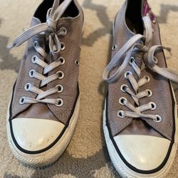 Women’s Converse Size 8