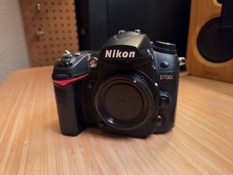 Nikon D7000 16 MP DX Format AF 1080p Video DSLR